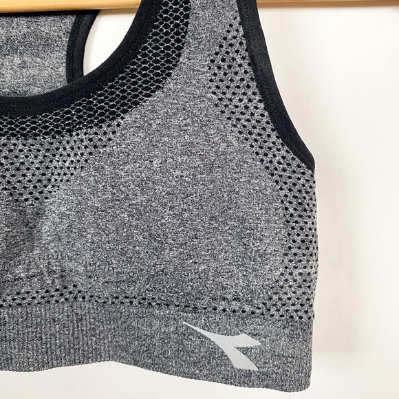 5/$50 🌷🌼🌿 DIADORA Grey Racerback Sports Bra Size S - Picture 3 of 6